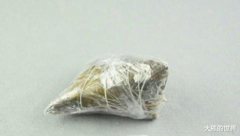 #粽子#粽子吃不完，别直接放冰箱，学会这招后，粽子放半年都新鲜软糯！