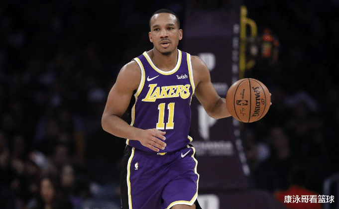 湖人队|8分2板1助！湖人夺冠最尴尬的球员诞生，霍华德做了最正确的选择