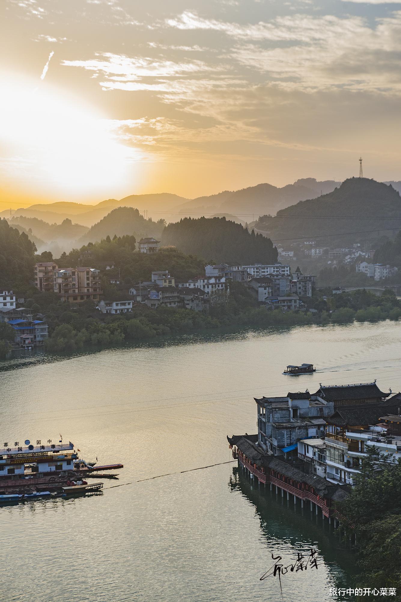 芙蓉镇|中国改名最成功景区，一边被疯狂吐槽一边人满为患，被称中国第一