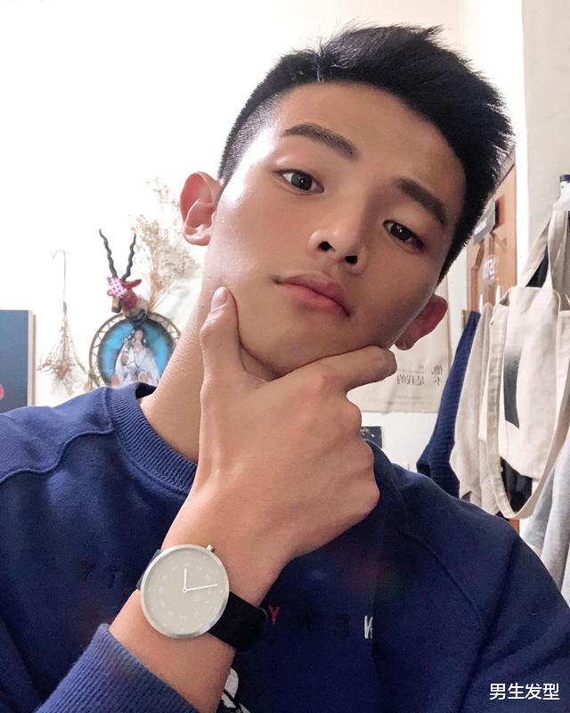 【发型】男士“不油腻”发型有哪些?试试这6款发型,清爽干净,时尚帅气