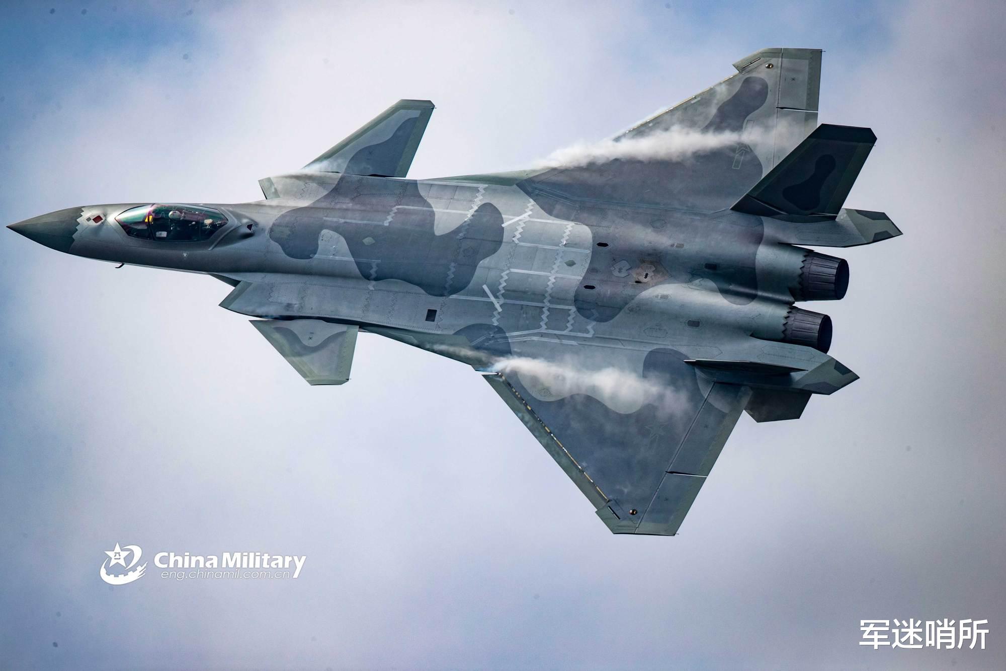 【歼-16】歼-10战斗机到底有多大？当它与歼-16和歼-20同框对比就明白了