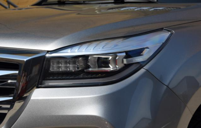 丰田普拉多▲比普拉多便宜近30万,造型帅过帕杰罗,配2.0T四驱还不香?