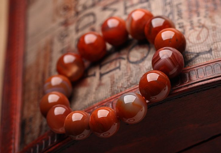 玛瑙|遍地宝石却被当地人误认为是石头？一枚宝石卖了1.3亿，就在中国