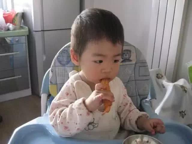 「脾胃」4岁男童不再长个，只因常吃这4种食物，儿科医生：很多孩子在吃