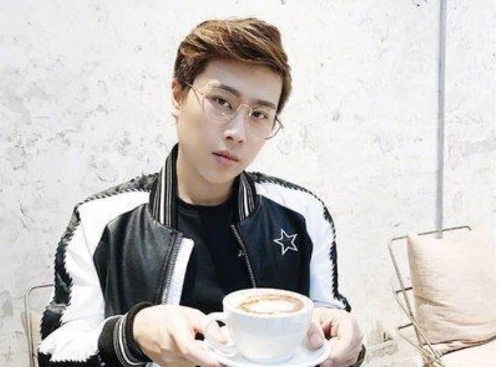 「斗鱼」卢本伟再登超话:5月5日晚八点回归!斗鱼情报站:回来了!