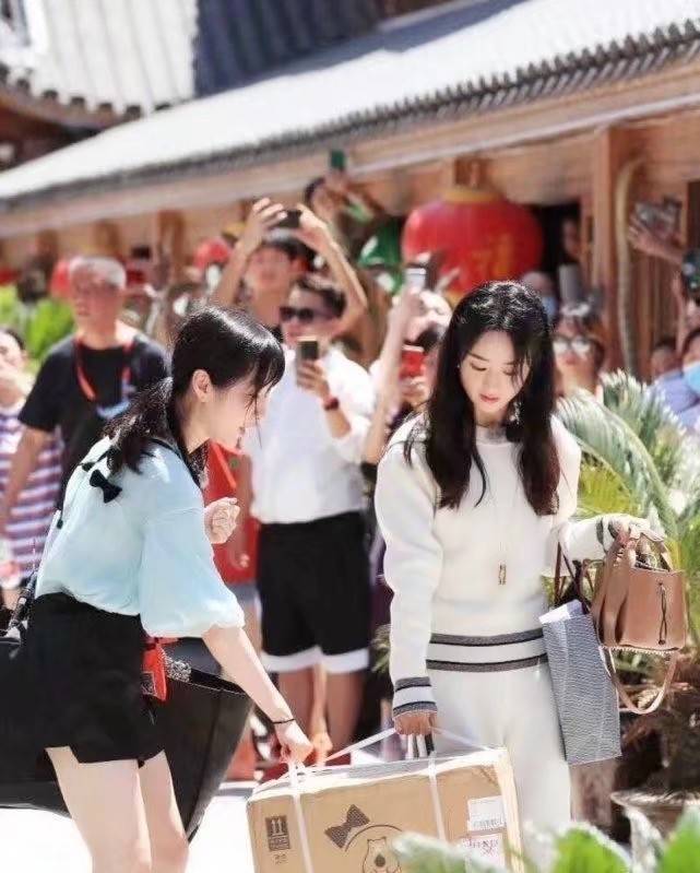 Angelababy|黄晓明事业再攀高峰，baby发文有点失望，回应近况一言难尽