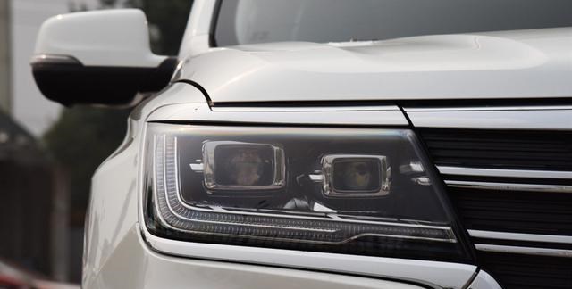 丰田普拉多|宽近2米带五连杆，丐版有360牛米，全时四驱+双锁，比普拉多帅气