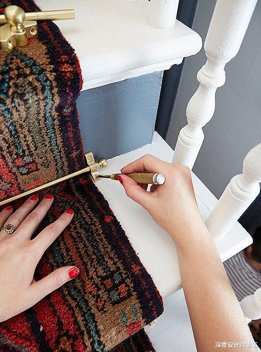 『』楼梯铺地毯，舒适又防滑，5种铺设方式，比较建议贴：好拆洗
