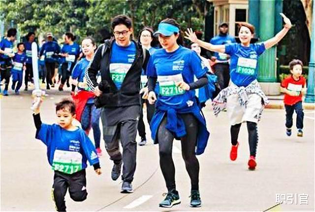 #郭晶晶#郭晶晶给儿子买200块的鞋，却给武汉捐款7000万，女王就是女王！