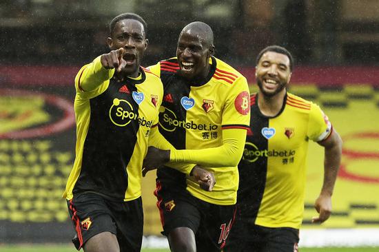 丹尼·维尔贝克|29岁维尔贝克帅炸倒勾破英超23个月球荒！队友看呆