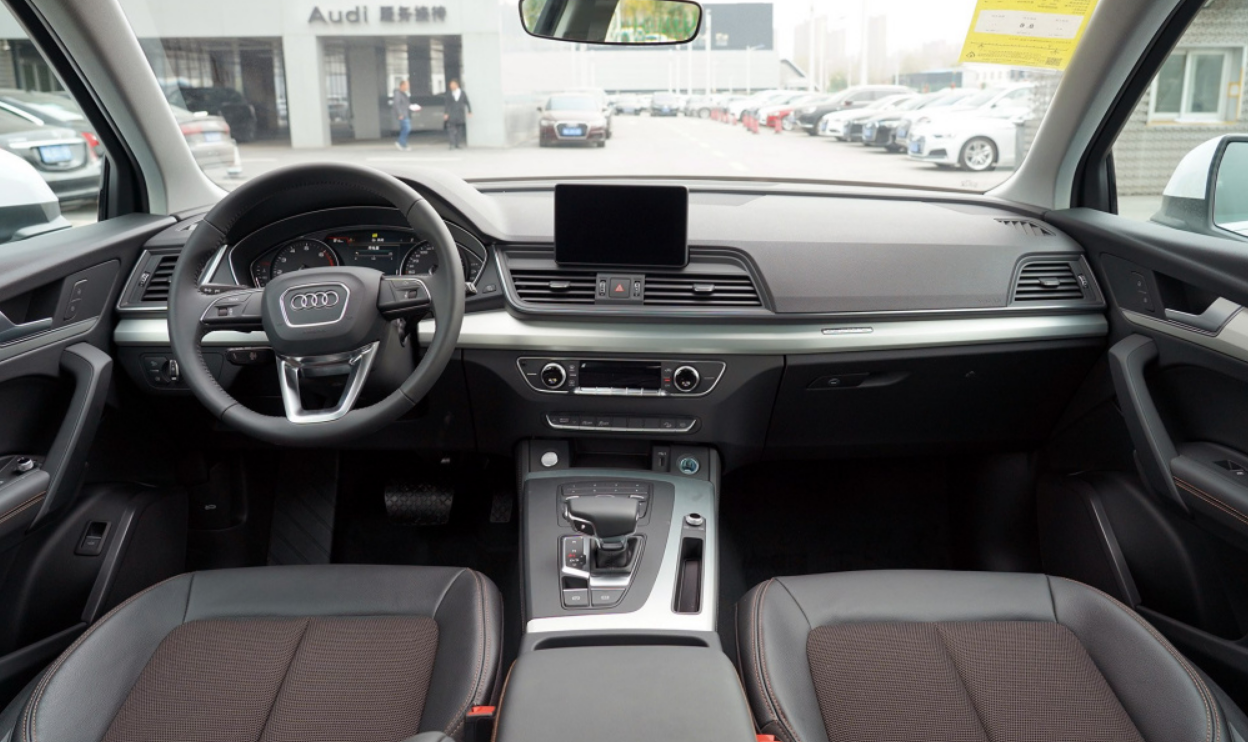 『奥迪Q5』又一“新面孔”诞生!比奔驰GLC帅气,2.0T爆252马力,38.78万起