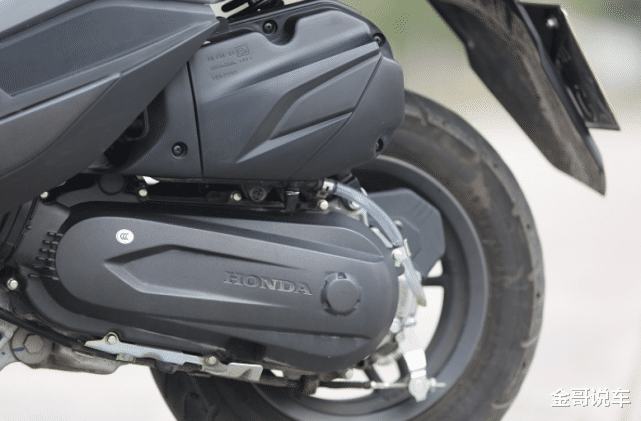 試駕萬元級踏板摩托車，有顏值有性能，配無鑰匙啟動，售10680元-圖8