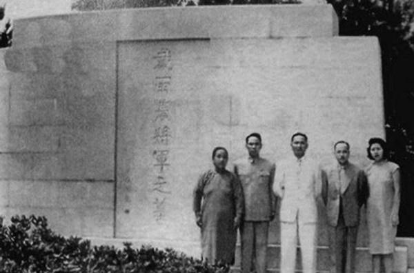 【戴笠】戴笠墓地：7个老农挖了7天才挖开，死前给蒋介石发了一封神秘电报