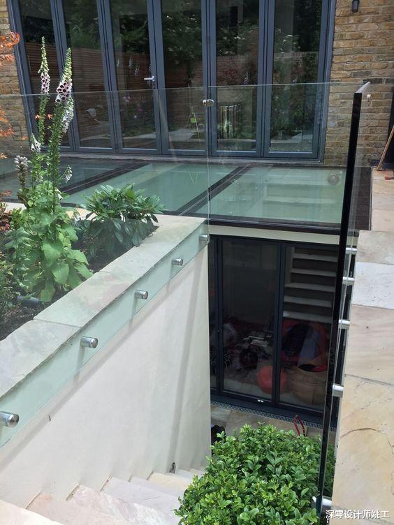 |地下室采光不好通风差，学学国外窗前下沉1米深，做成阳台房超赞