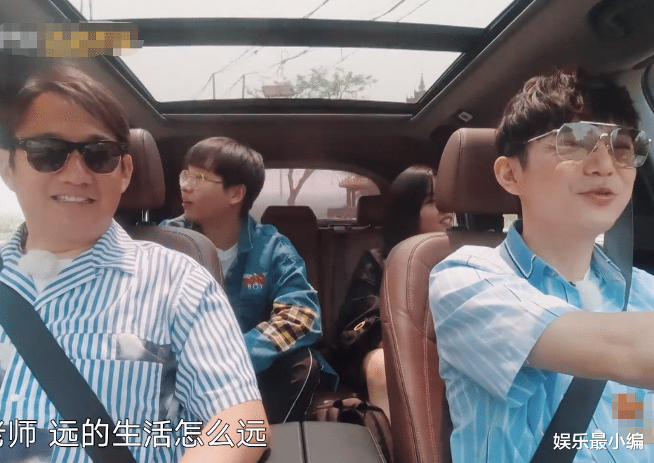 张子枫▲张子枫坐车录节目,忘了自己穿的三分裤,当场反应尽显高情商