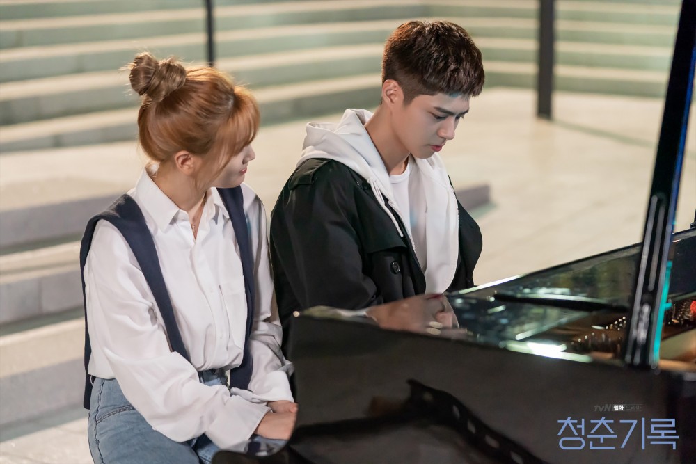 朴宝剑|朴宝剑、朴素丹《青春纪录》约会直击，钢琴之吻剧照来啦！