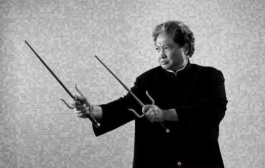 洪金宝|民间处处有明星：“洪金宝”卖菠萝、“刘青云”街头炒栗子