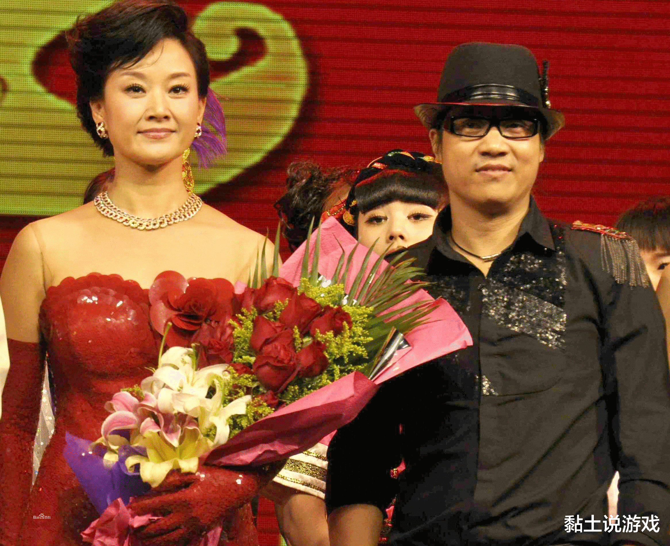 [春晚]她靠着一首歌火了10多年，登上24次春晚，婚后13年生娃，如今太过幸福