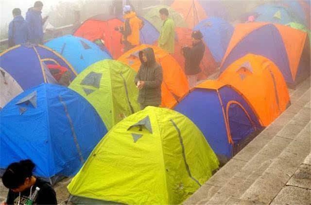 穷游|进藏的穷游者，举着“求RB”的牌子，这个暗语是什么意思呢？