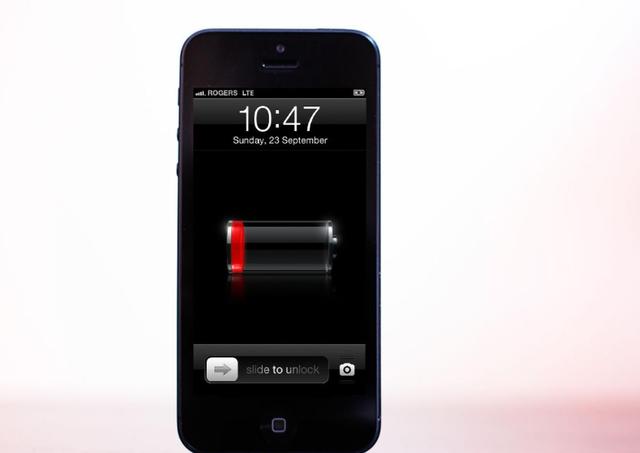 荣耀|夫妻同时买iPhone，使用频率天差地别，如今电池健康却完全一样！
