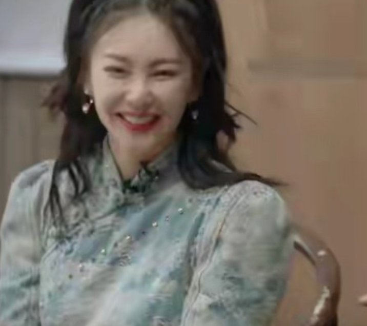 杨幂|杨幂张雨绮相差一岁，同是穿旗袍却仿佛两代人，终于知道减肥的好处