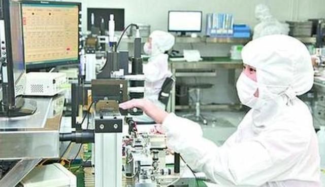 芯片|中国芯片传来喜讯！令荷兰意外的是，这次光刻机也要靠边站！