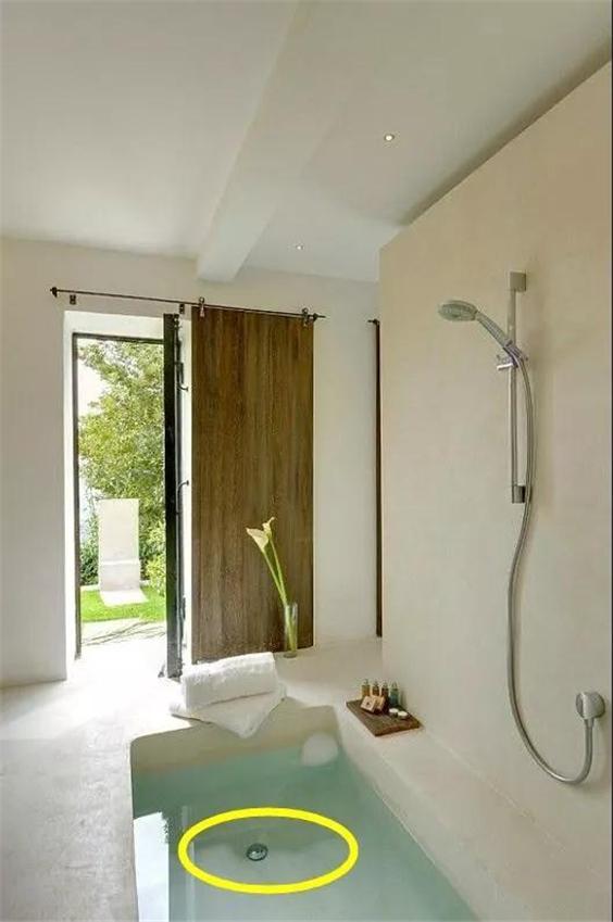 ：看完邻居下沉式浴缸后，老婆嚷着也要做一个，说可以洗更多衣服！