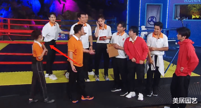 「王嘉尔」娱乐圈的交际有多重要？看王嘉尔和蔡徐坤在跑男的表现，差距一目了然