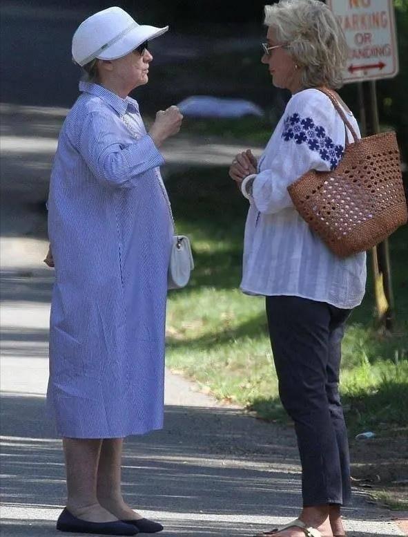 【伊万卡】72岁希拉里挺大肚腩身材走样，年轻时可是大美人，气质不输伊万卡