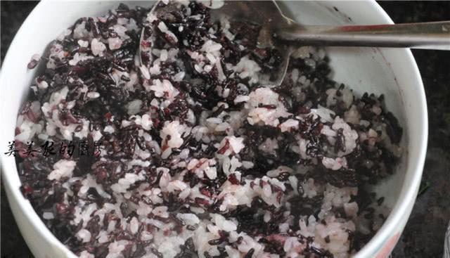 「紫米」早餐就爱这一口，特抗饿，吃一个就饱了，冷热都美味，孩子超爱！