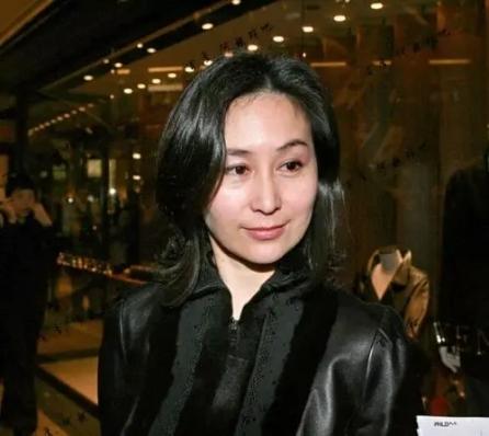 何鸿燊|赌王何鸿燊家产已经分完？5000亿的资产200亿的房产，最值钱的都给了谁？