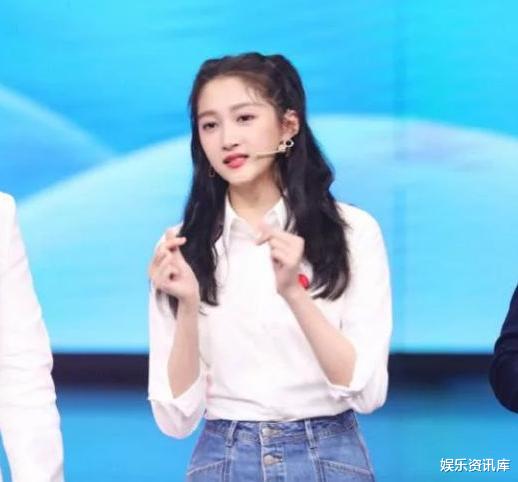 「关晓彤」关晓彤鹿晗酒店拥吻,亲密举动引争议,怒怼:我二十,已经成年了