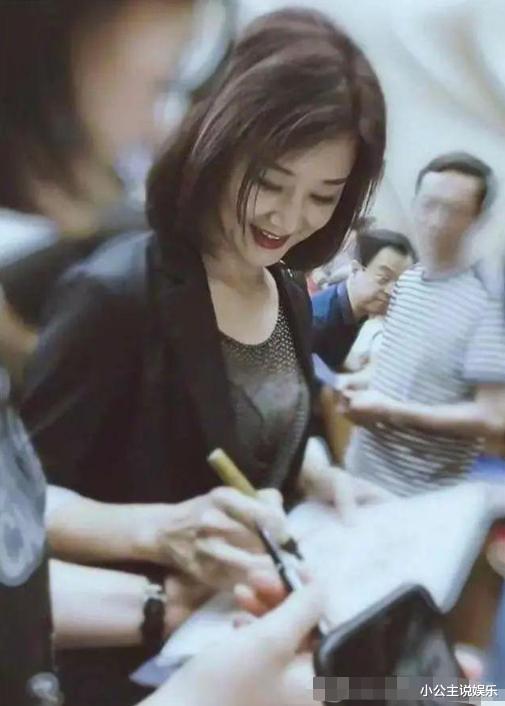 春晚|从\春晚钉子户\到\销声匿迹\，曾现身街头卖唱，如今她怎样？