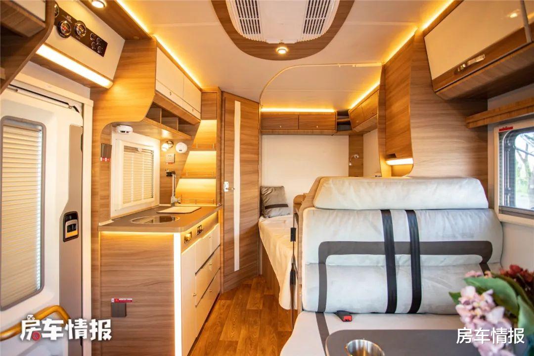 国六|实拍亚特新款依维柯房车,3.0T柴油国6排放,48V电力干湿分离卫生间