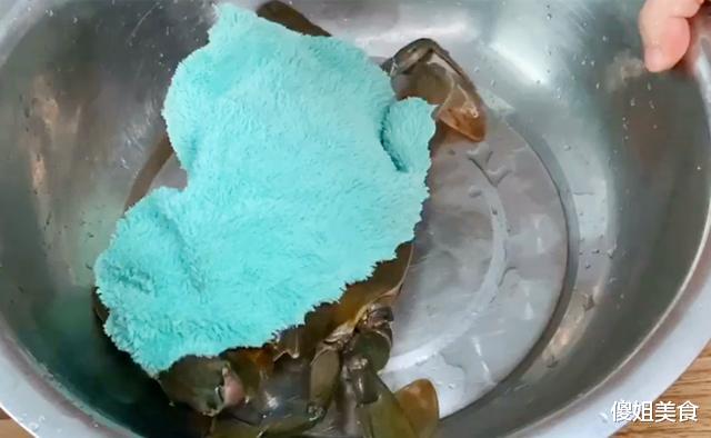螃蟹|保存螃蟹时,是该蒸熟还是煮熟?多数人都错了,老渔民教正确方法