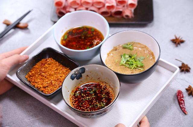 蘸料|吃火锅时,专调这4种蘸料,店老板都会高看你一眼:这是个行家!