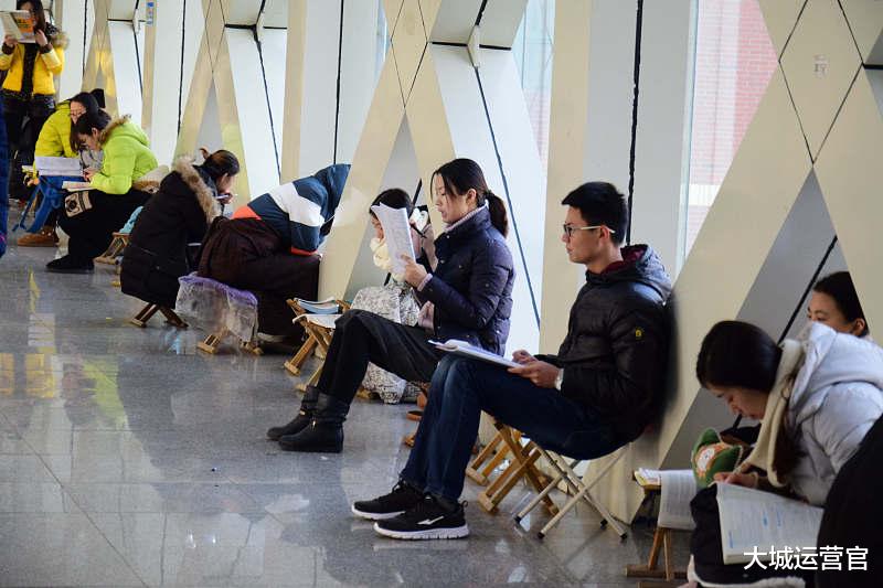 考研|高不成,低不就的普通二本生出路在哪里?