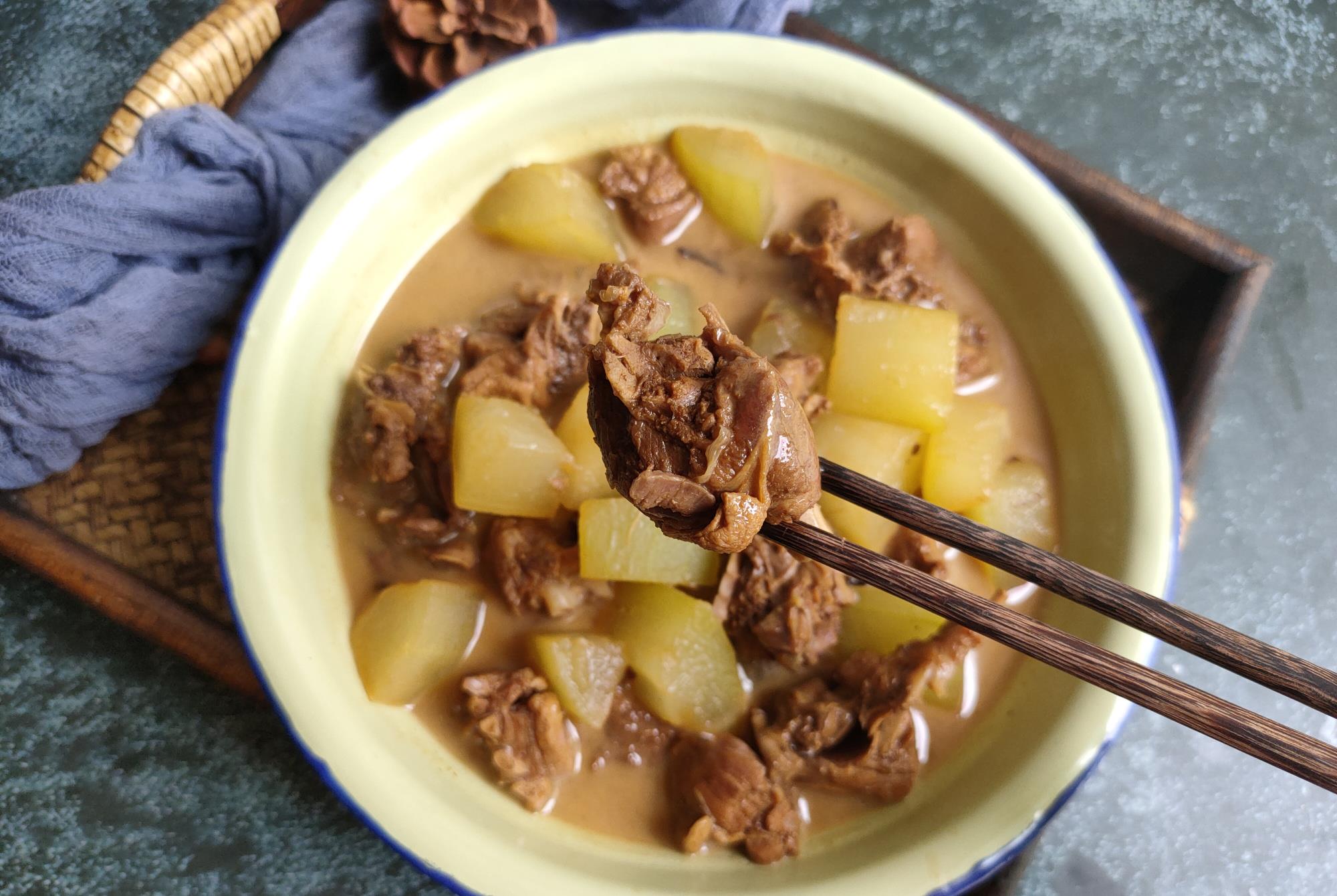 猪肉|天凉了，吃鸡肉、猪肉不如吃它，8元一斤，营养滋补，家家吃得起