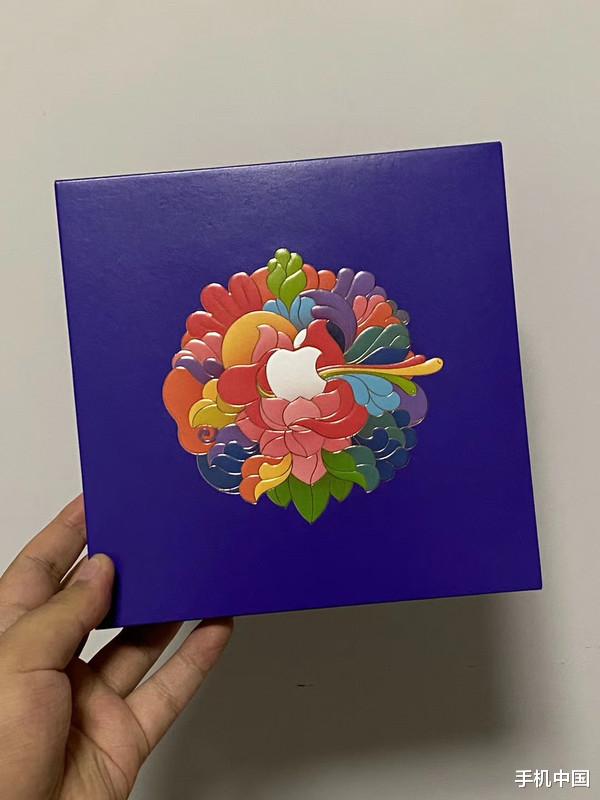 苹果|Apple三里屯新店开业纪念品大火：闲鱼最高要价699元
