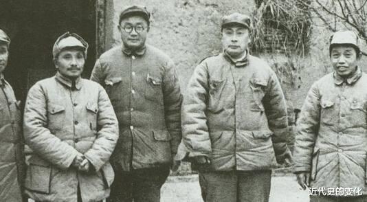 粟裕大将|主席对粟裕说：你不愿南下，我们可换统帅；气氛十分紧张