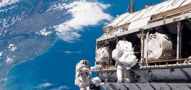 『太空』来自太空的神秘电话？一开口就问：你是地球吗？网友：怎么回事？