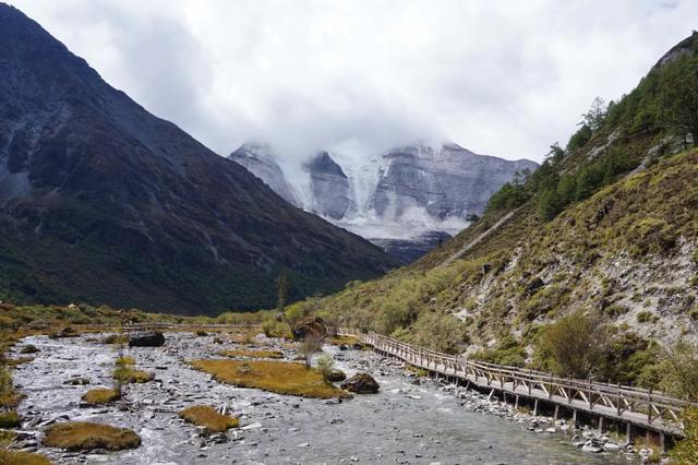「稻城亚丁」稻城亚丁，一个去了会后悔的地方，我再也不会去