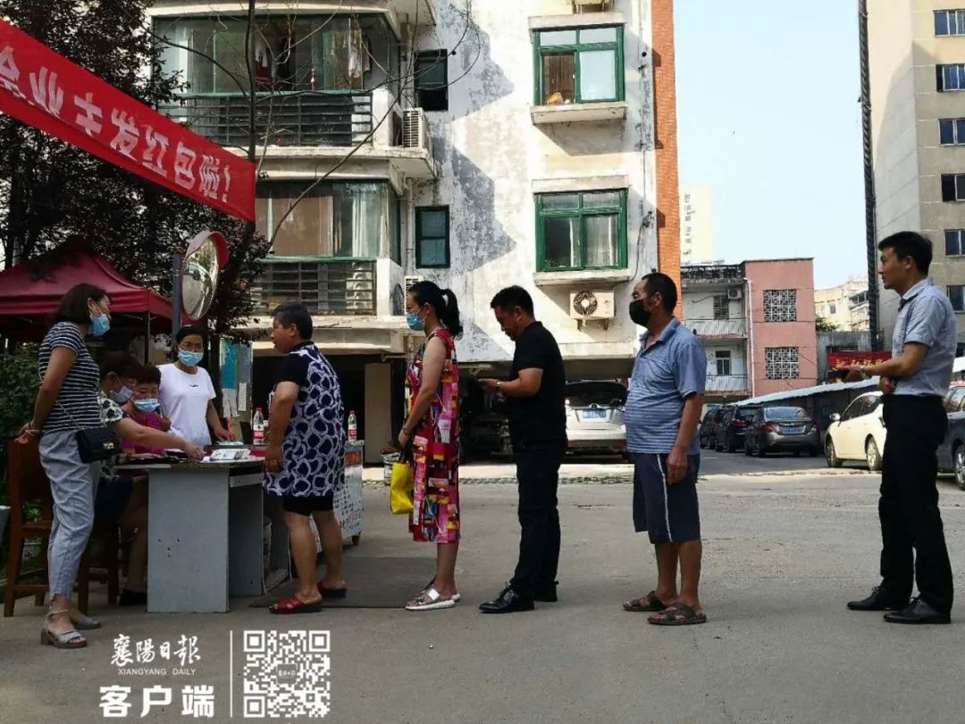 「湖北」今天，湖北一小区给业主发10万元现金！