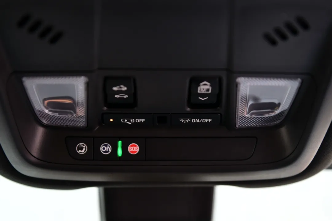 雪佛兰|新款探界者实拍:前脸焕然一新,全黑外观套件帅炸