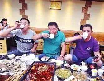 『姚明』看看姚明吃的晚饭，再看看国足的晚餐，网友：自律差距一目了然