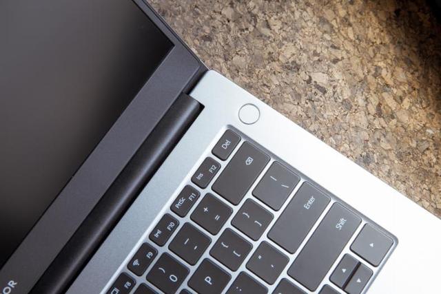 直升机|荣耀打造全场景生态的冠军拼图：荣耀MagicBook 14/15锐龙版深度体验