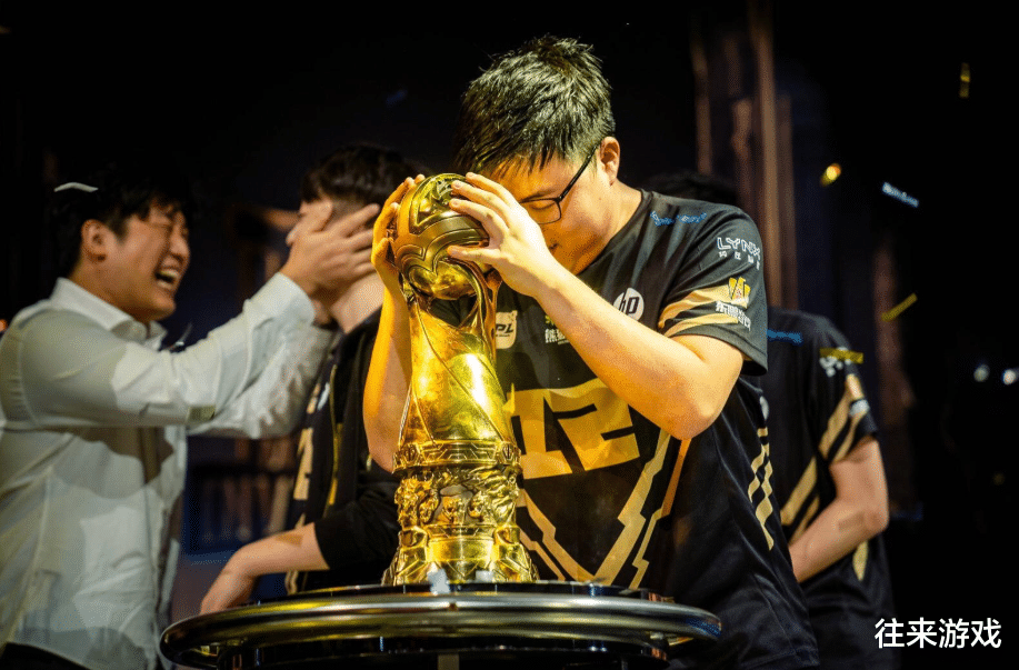 lpl|LPL转会期强势来袭，4位选手去向已确定，1个消息让RNG粉丝泪目！