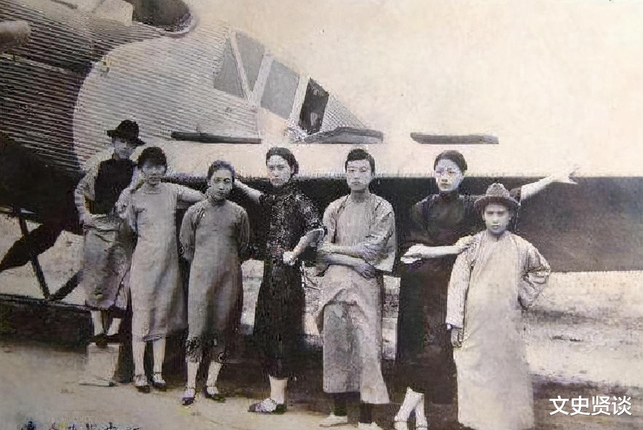 张宗昌|“狗肉将军”张宗昌:23房姨太,白俄五姐妹太美,写的诗冠绝古今