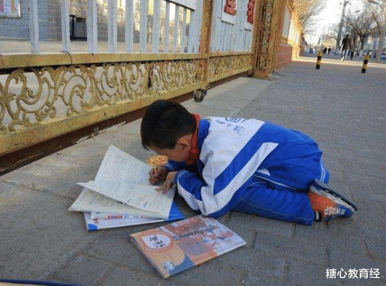 作文|小学生作文《爸爸的脚臭》走红，老师笑出眼泪，网友：闻到味了