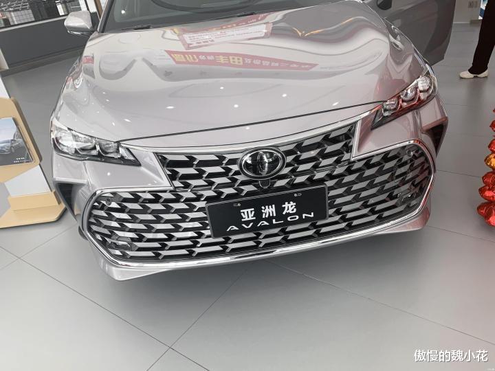 亚洲龙|“亚洲龙”中期改款，鱼鳞式格栅比雷克萨斯还夸张，不到20万，或再成爆款